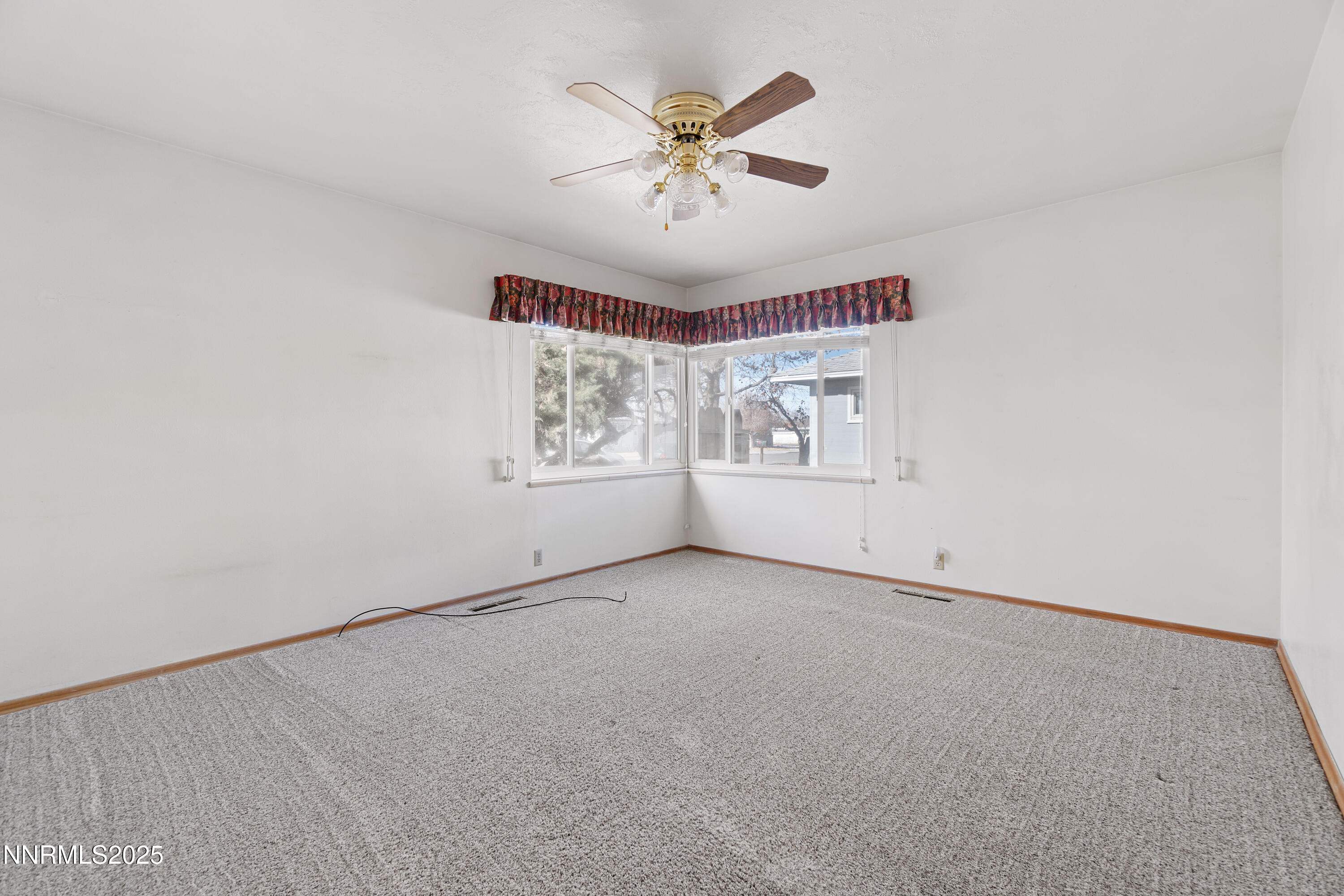 475 South Bailey Street Fallon, NV 89406 - Photo 17 of 27 an empty room with window and ceiling fan