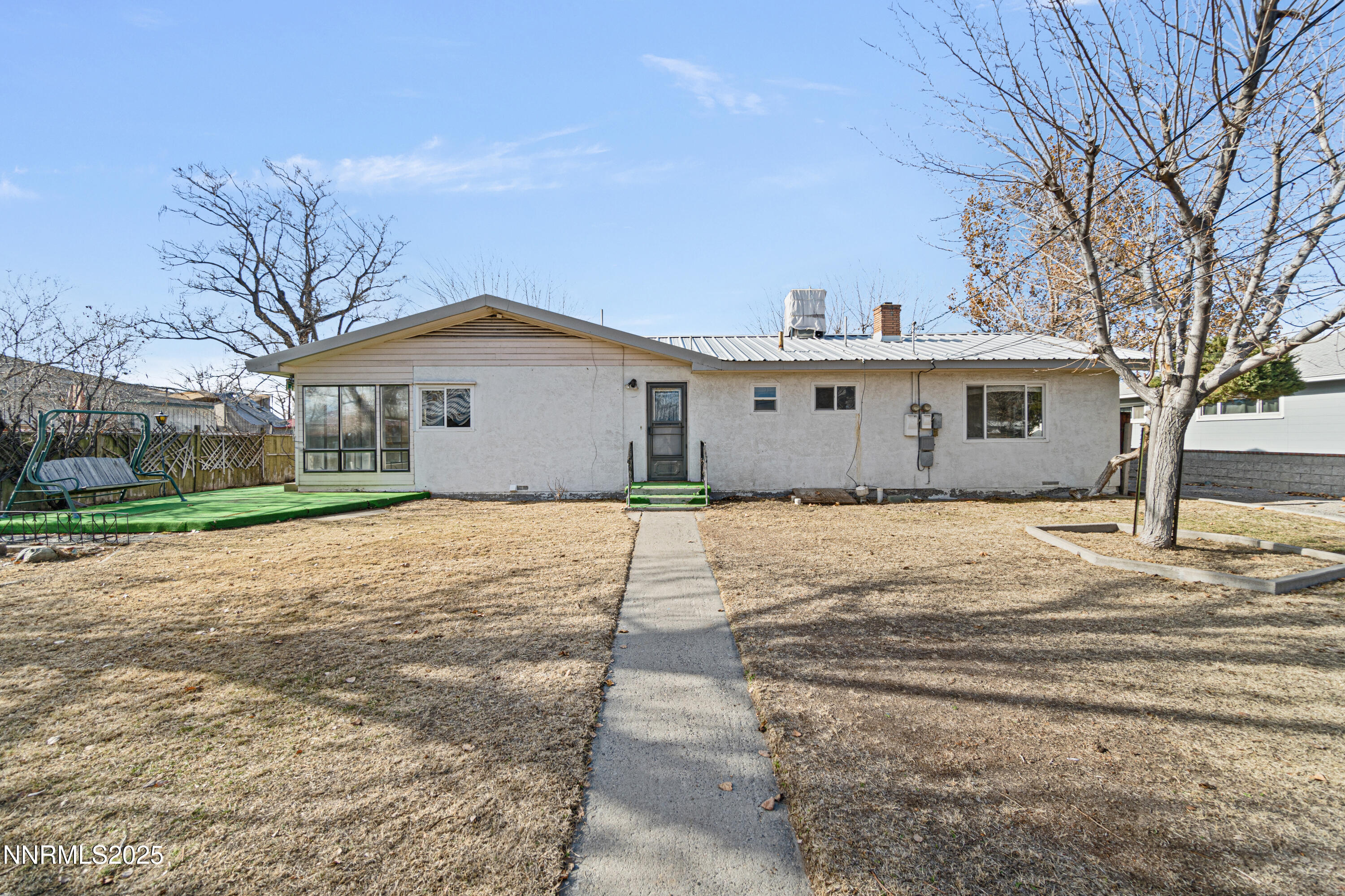 475 South Bailey Street Fallon, NV 89406 - Photo 23 of 27 a front view of a house with a yard