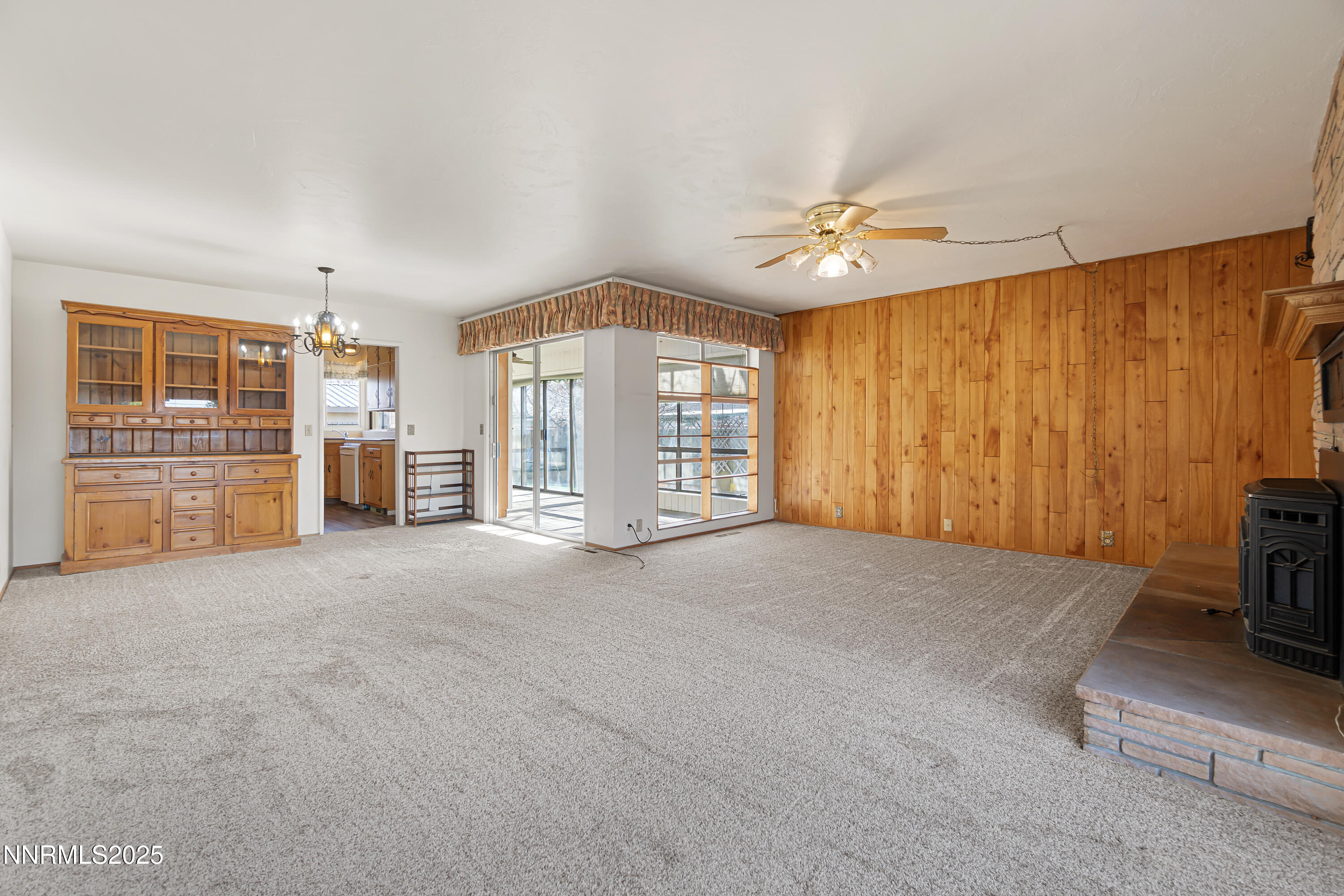 475 South Bailey Street Fallon, NV 89406 - Photo 6 of 27 a view of livingroom with hardwood