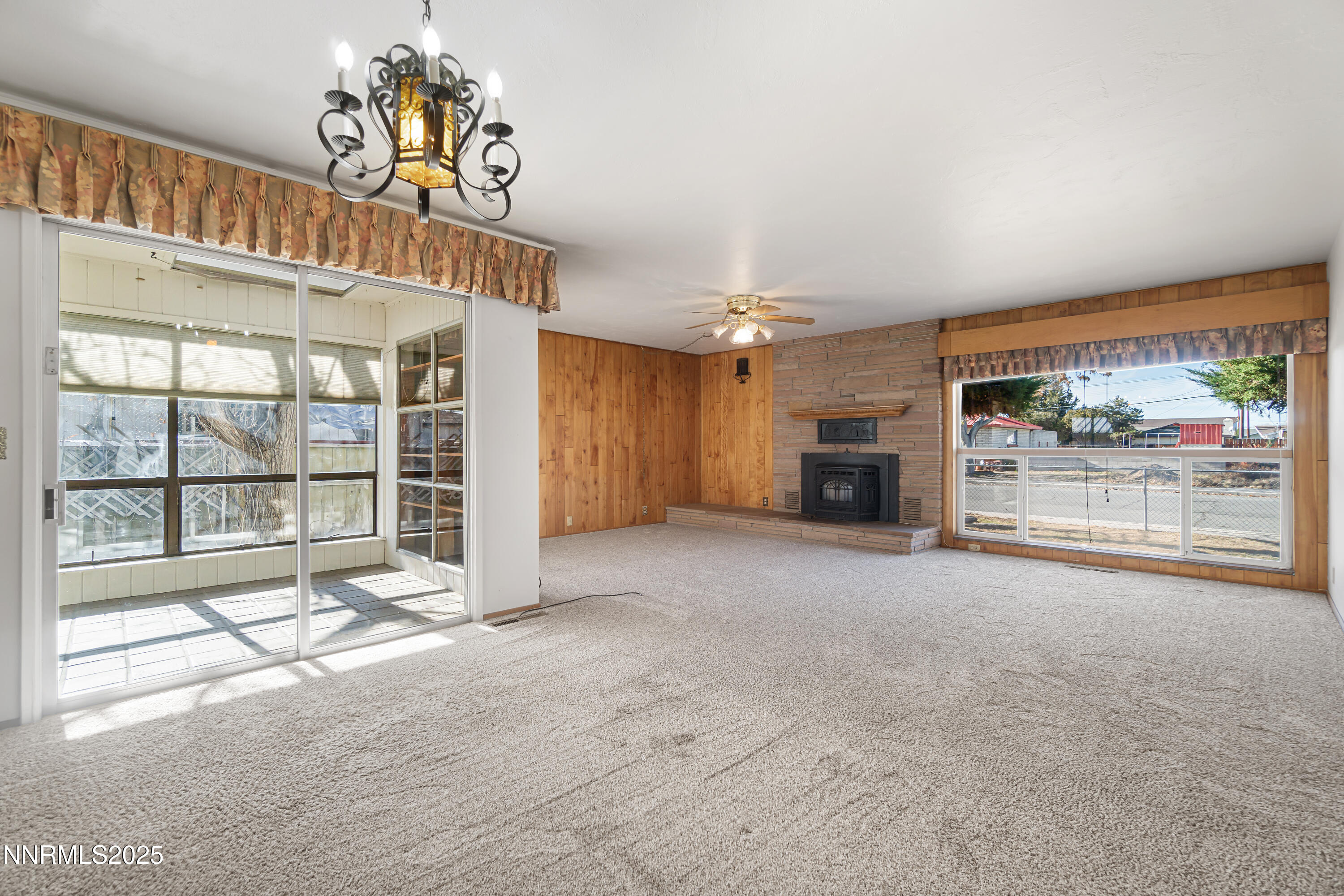 475 South Bailey Street Fallon, NV 89406 - Photo 7 of 27 a view of a hallway with a chandelier