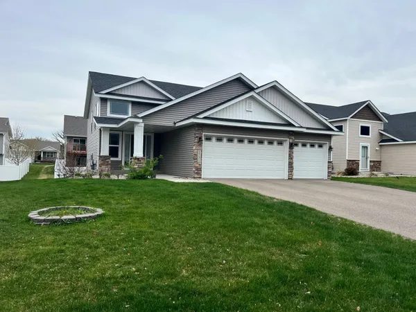 $2,795 | 1731 Riverside Drive, Shakopee, MN 55379