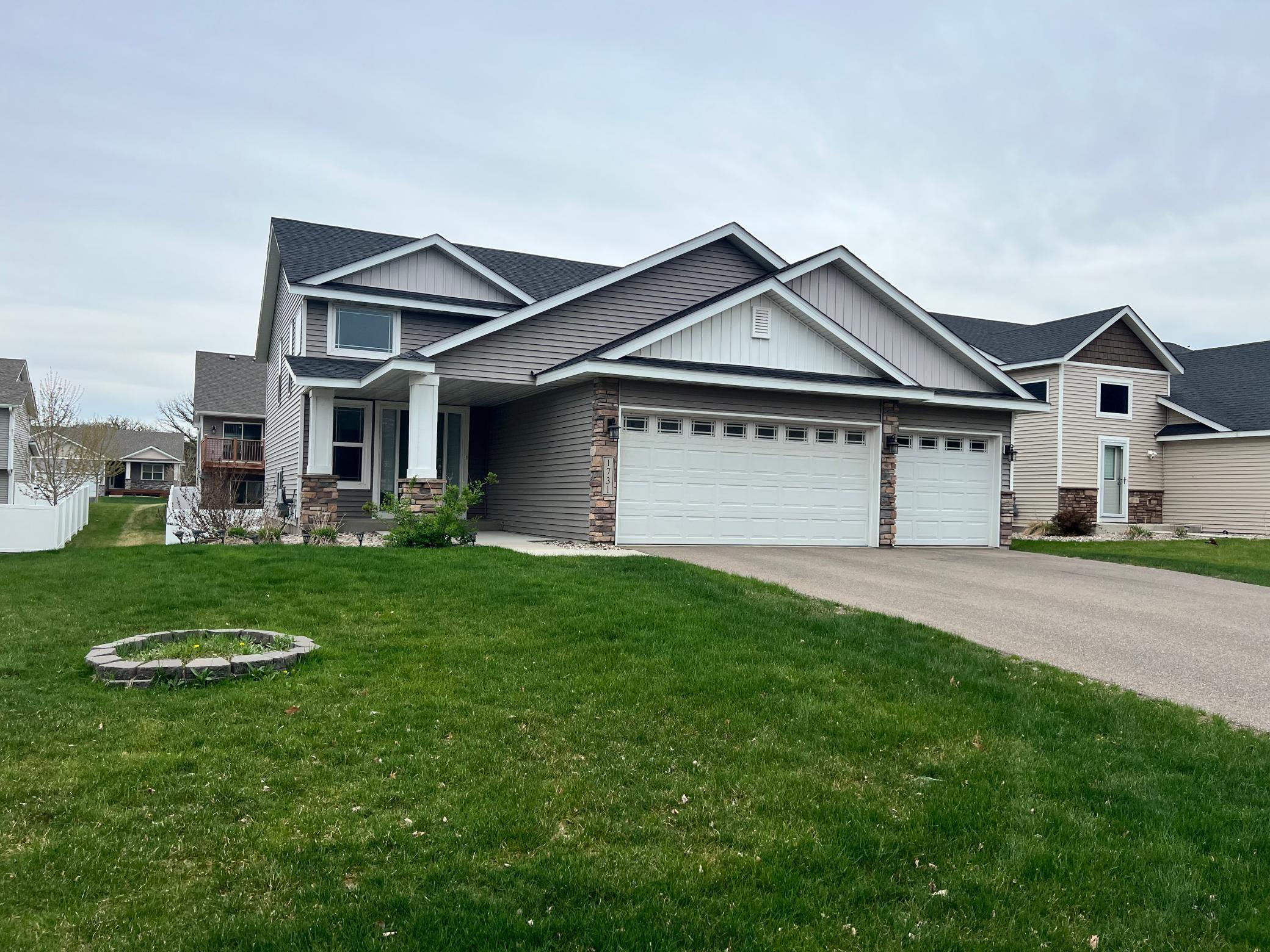 1731 Riverside Drive Shakopee, MN 55379 - Photo 2 of 39