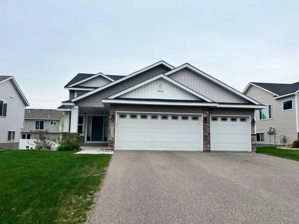 $2,795 | 1731 Riverside Drive, Shakopee, MN 55379