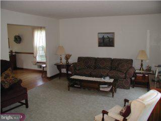 7 Rutledge Court Plainsboro, NJ 08536 - Photo 6 of 6 Gallery Image 6