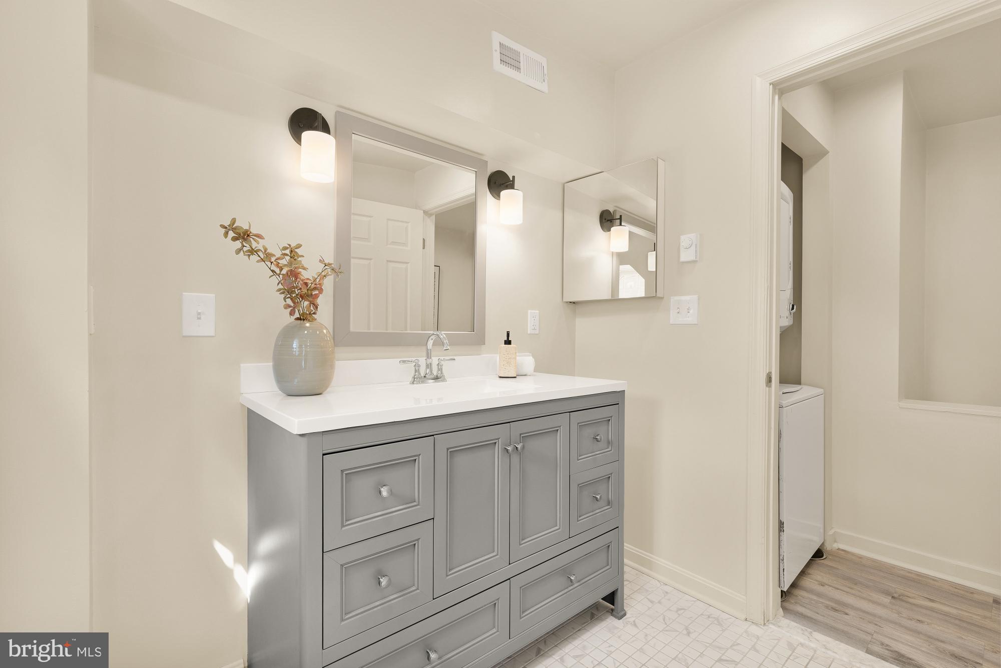 1452 Battery Avenue Baltimore, MD 21230 - Photo 17 of 27 full upstairs bathroom