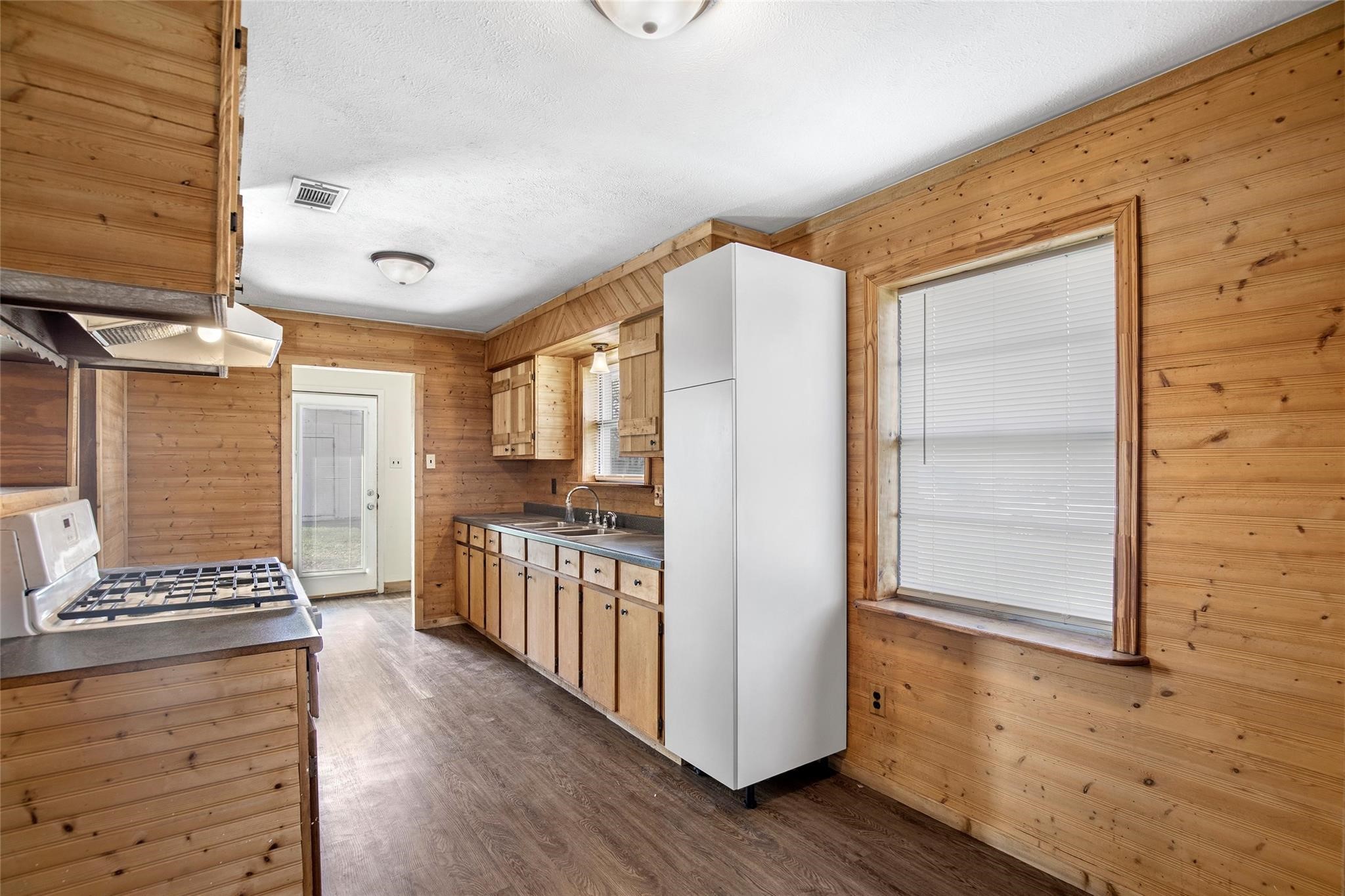 17219 Janacek Road Crosby, TX 77532 - Photo 5 of 14 Kitchen