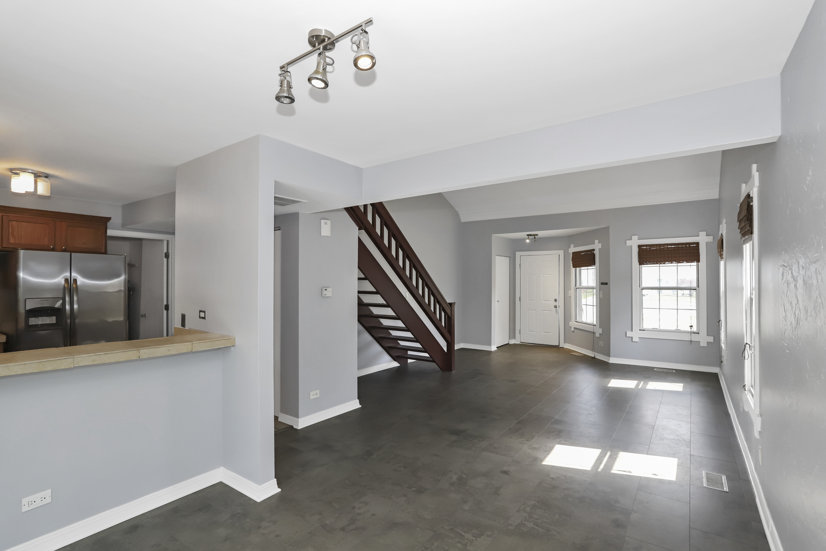 369 Cedar Court Carol Stream, IL 60188 - Photo 5 of 24