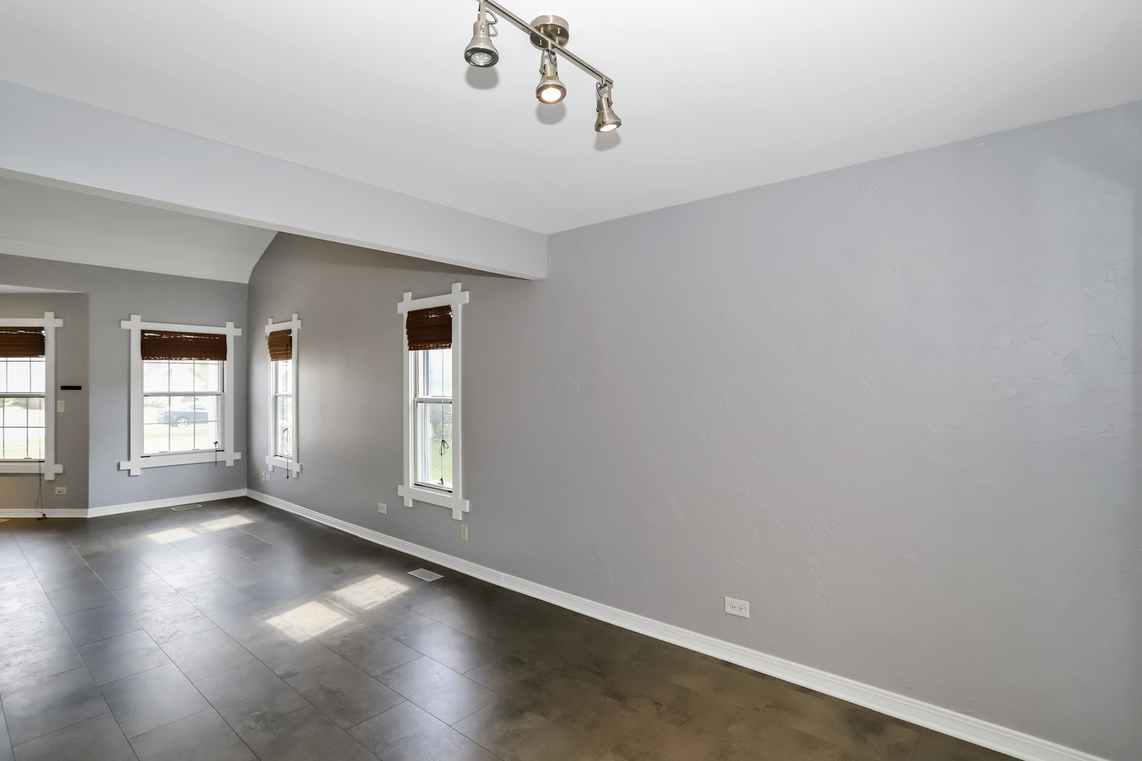 369 Cedar Court Carol Stream, IL 60188 - Photo 6 of 24