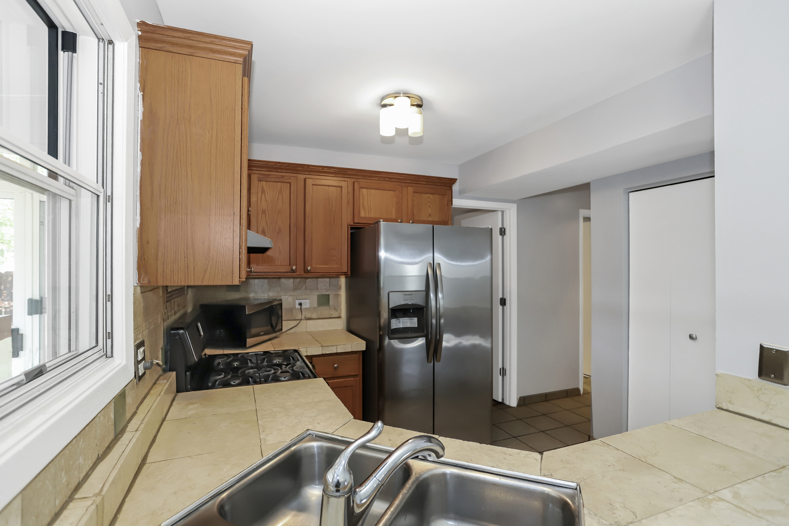 369 Cedar Court Carol Stream, IL 60188 - Photo 8 of 24
