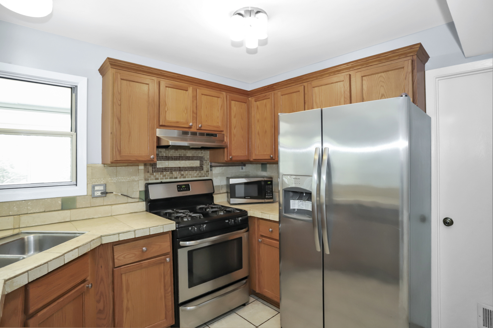 369 Cedar Court Carol Stream, IL 60188 - Photo 9 of 24