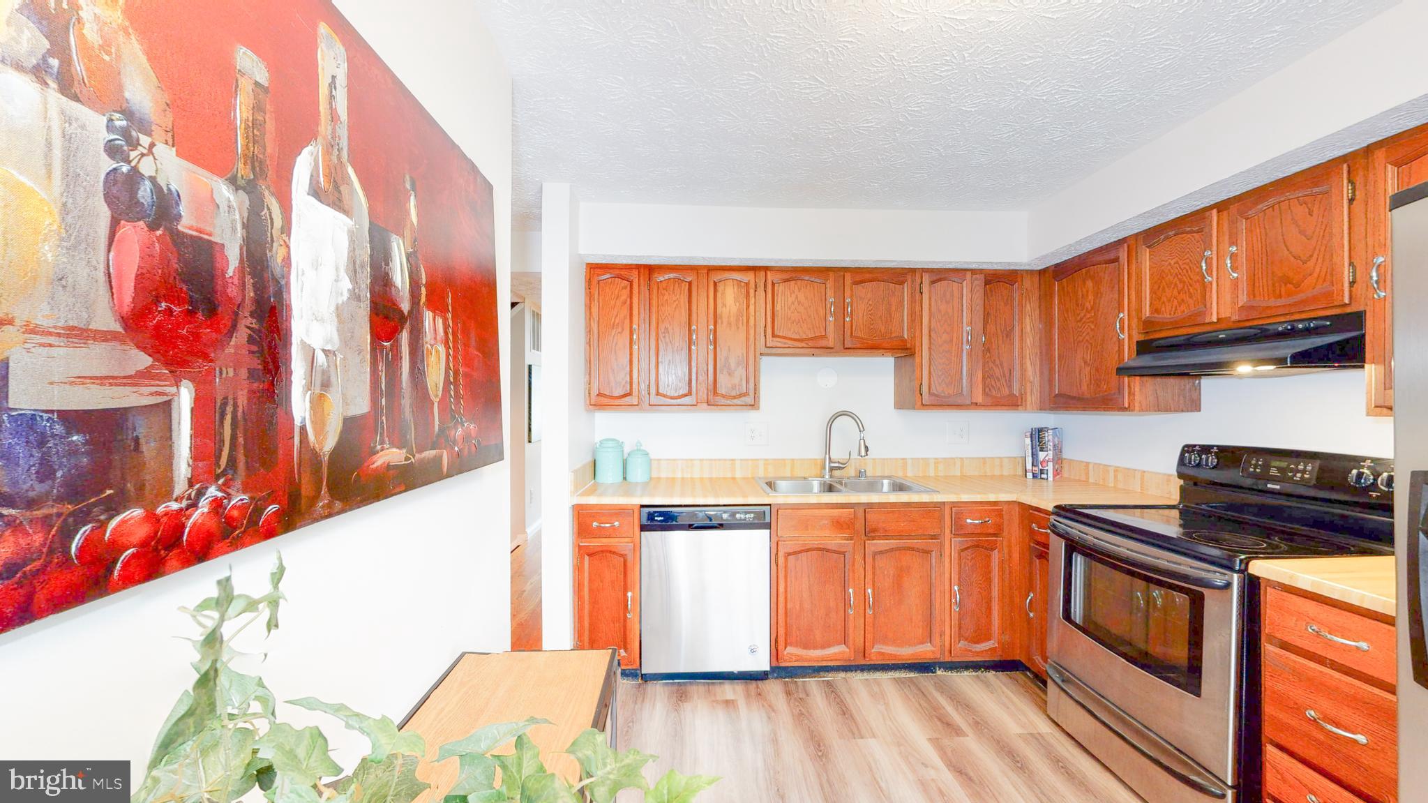 11507 Ivy Bush Court Reston, VA 20191 - Photo 10 of 32 Stainless steel appliances