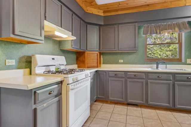 $699,000 | 707 Quinn Road, McHenry, IL 60051