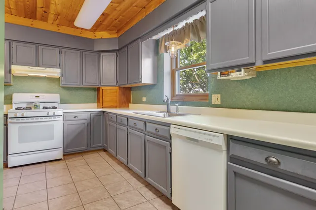 $699,000 | 707 Quinn Road, McHenry, IL 60051