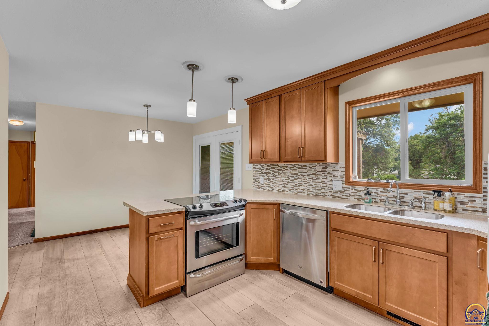 4101 Northwest Pocahontas Drive Topeka, KS 66618 - Photo 9 of 23