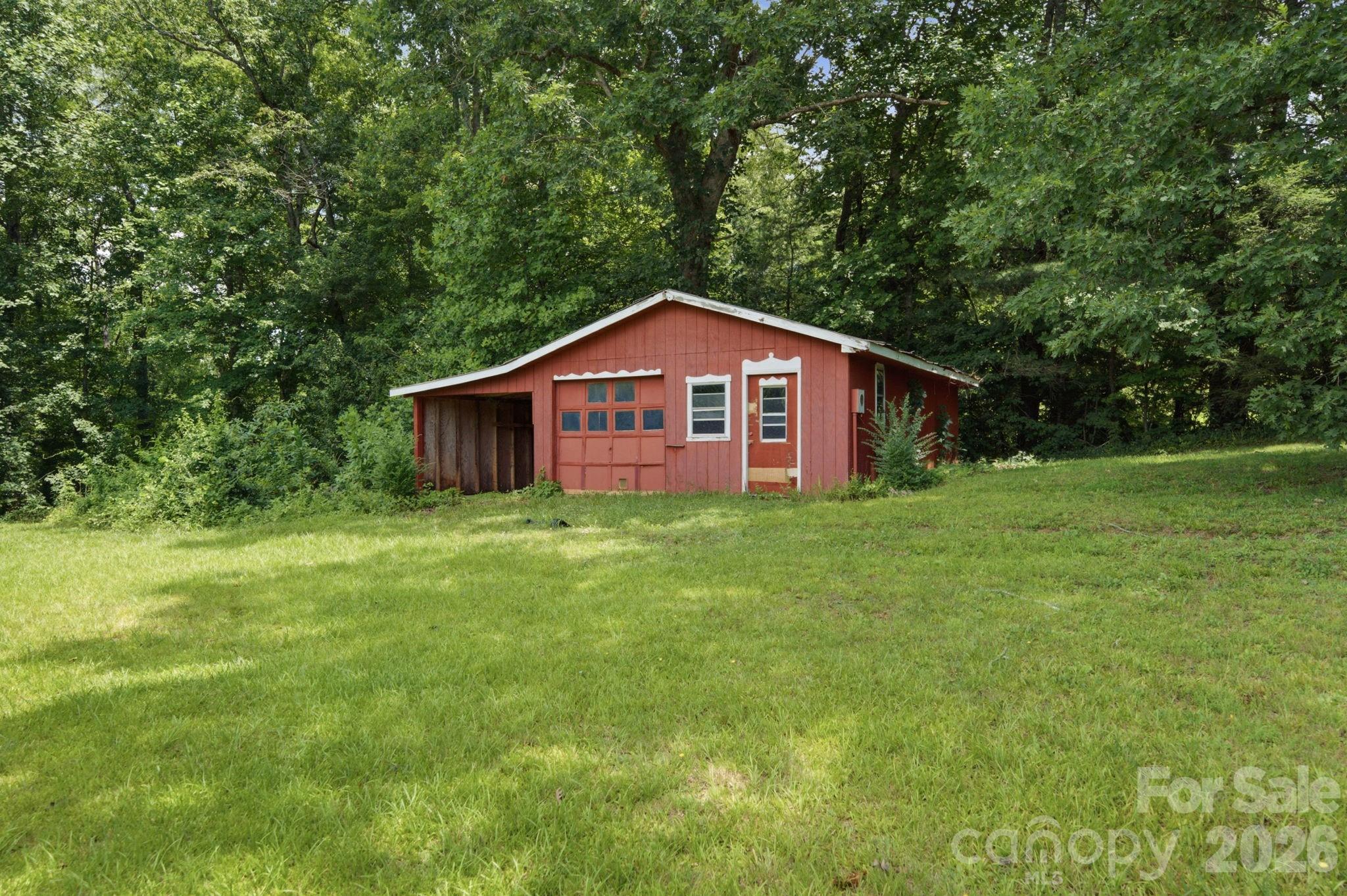 129 Old River Road Marion, NC 28752 - Photo 4 of 28