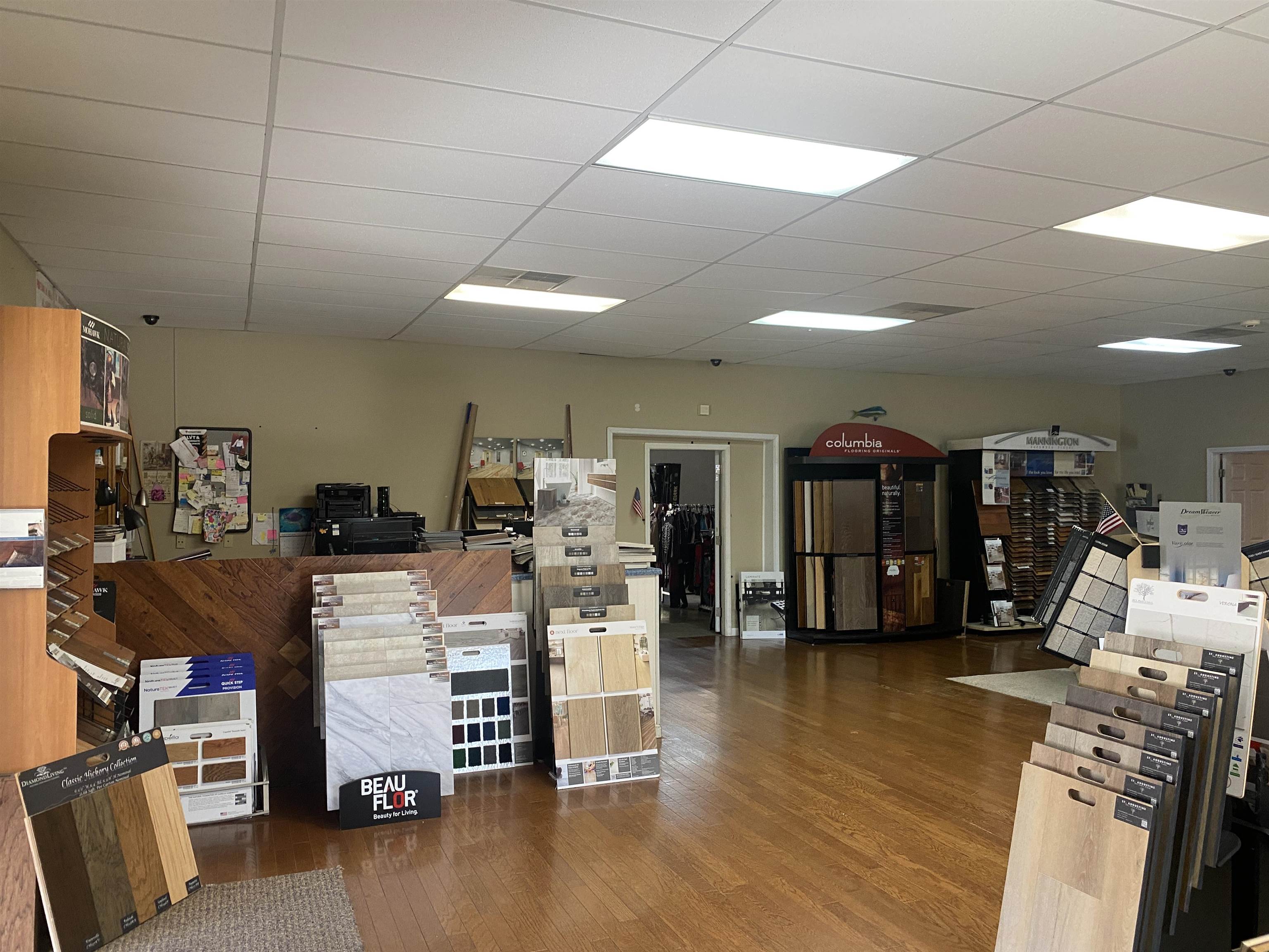 795 Center Point Road North Reagan, TN 38368 - Photo 11 of 40 a living room with lots of furniture and a kitchen view