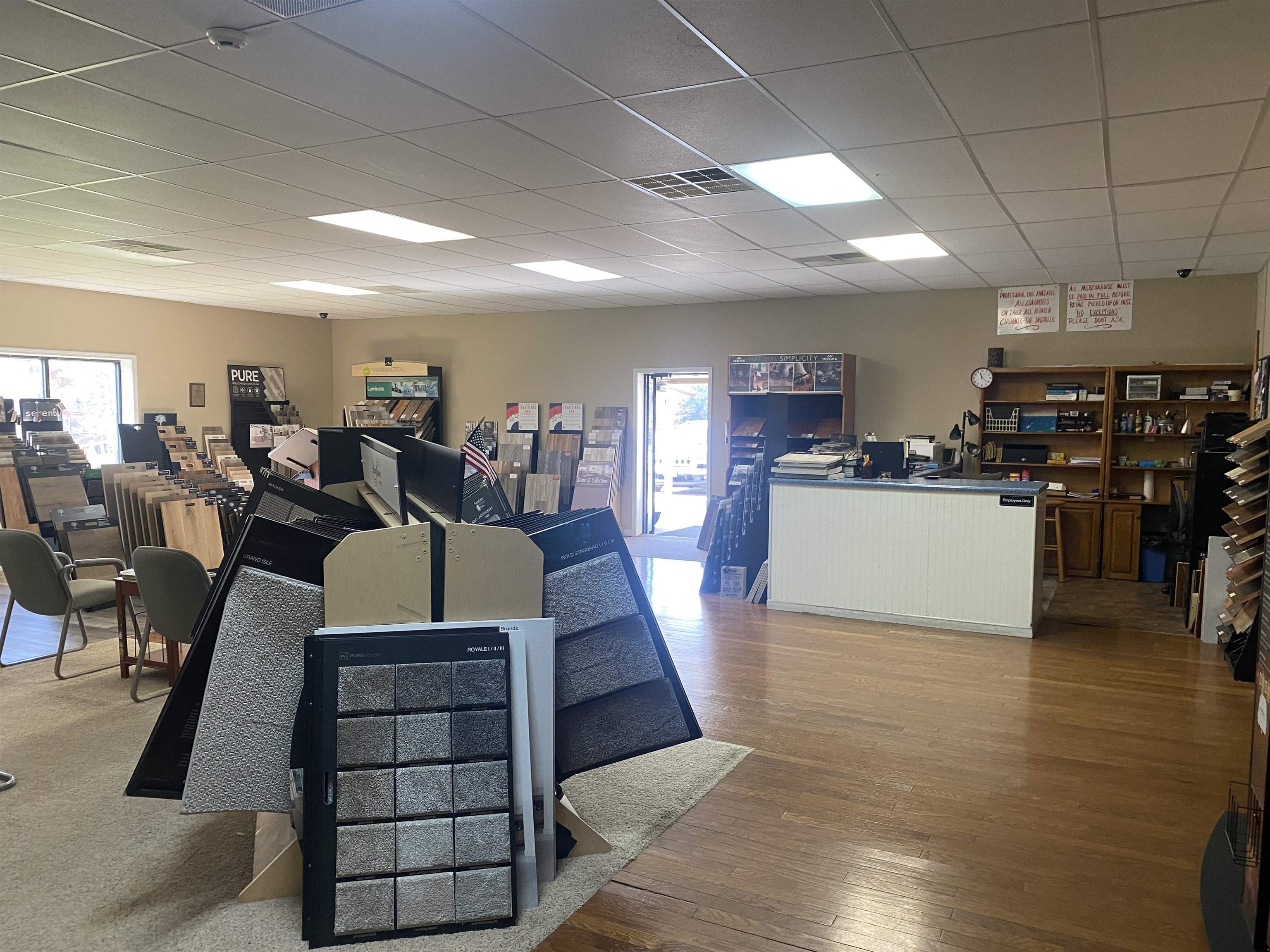 795 Center Point Road North Reagan, TN 38368 - Photo 5 of 40 a living room with lots of furniture and kitchen view