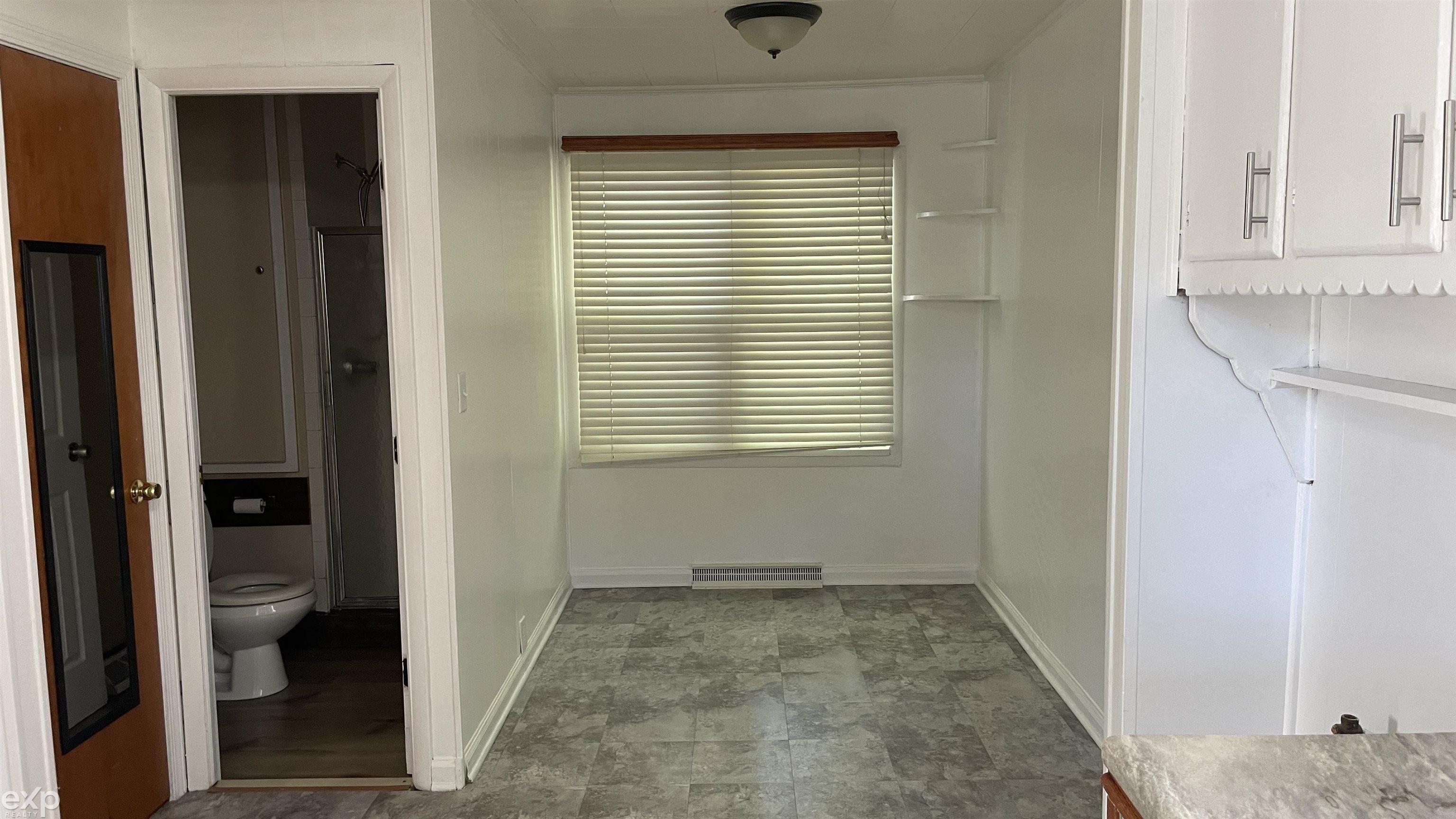 2161 East Judd Road Burton, MI 48529 - Photo 4 of 11 50089526-3.JPG