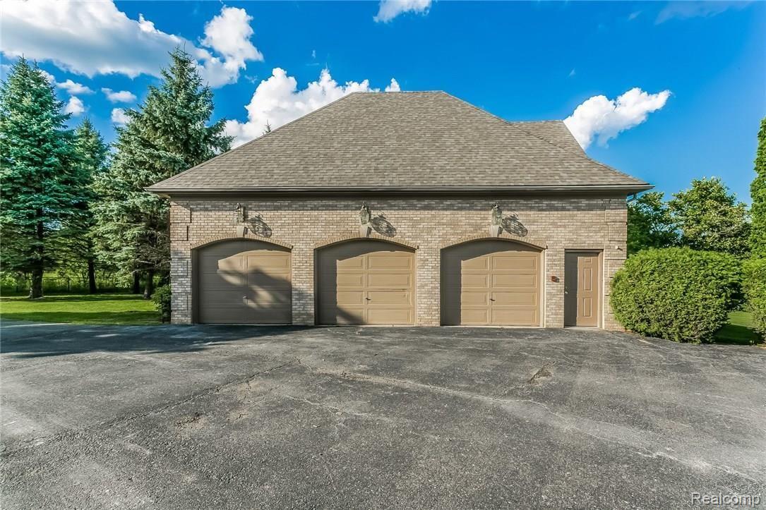 4815 Sheldon Road Rochester, MI 48306 - Photo 5 of 83 096-Garage-3129659-medium.jpg
