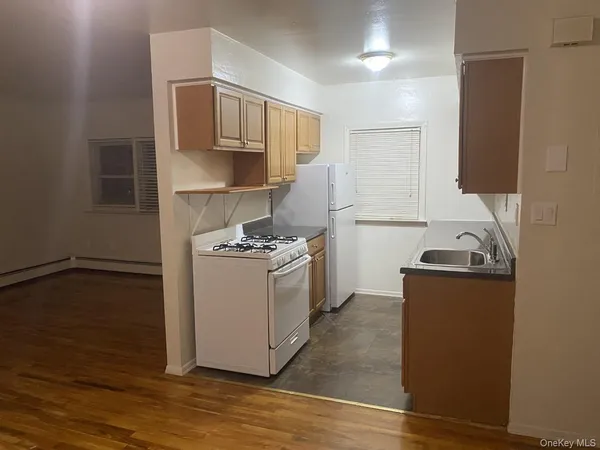 $2,450 | 133 Dubois Avenue, Unit A 9, Valley Stream, NY 11581