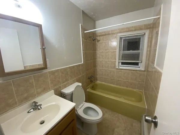 $2,450 | 133 Dubois Avenue, Unit A 9, Valley Stream, NY 11581