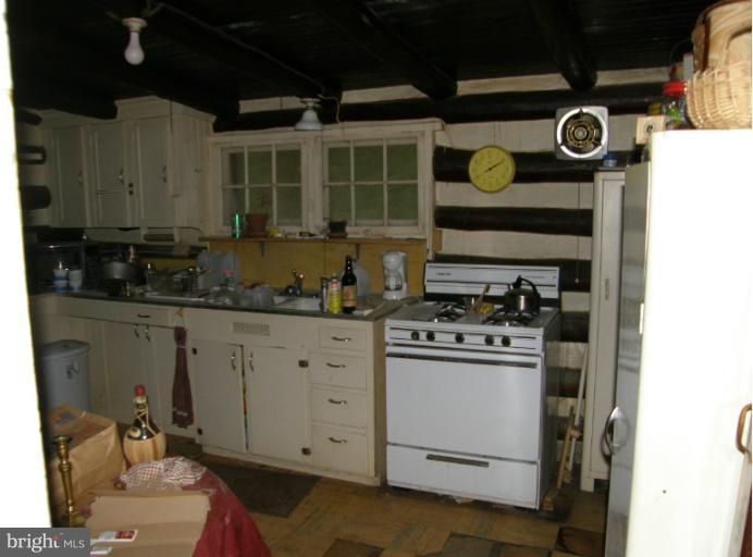 521 Corls Road Fayetteville, PA 17222 - Photo 5 of 21 Kitchen