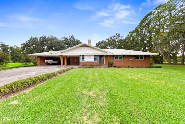 $239,900 | 1060 Dupuis Road, Breaux Bridge, LA 70517