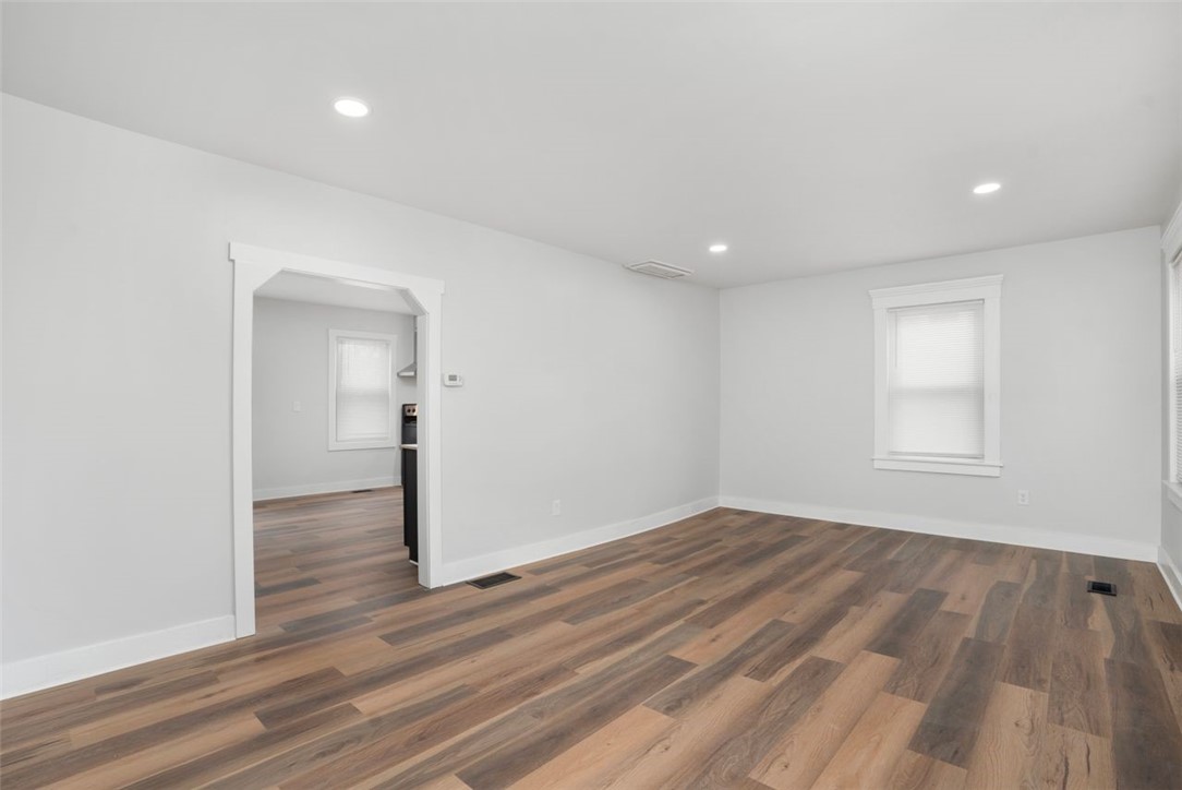 49 Oak Street Cranston, RI 02910 - Photo 9 of 33