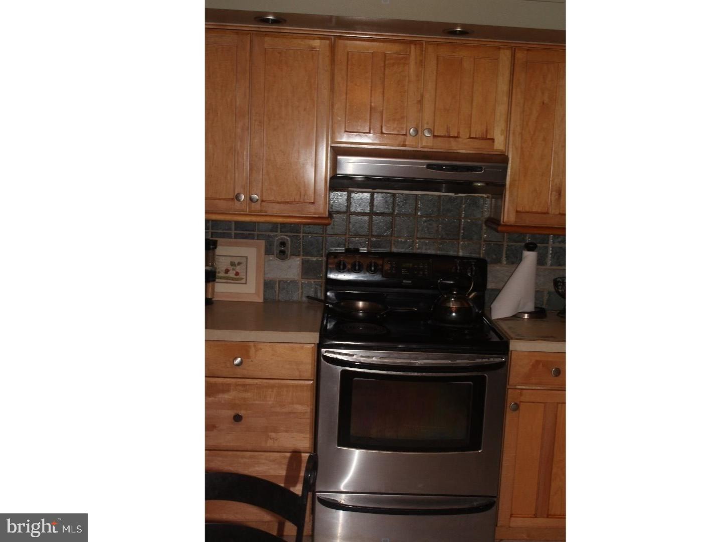 302 Timber Creek Road Lindenwold, NJ 08021 - Photo 6 of 12 Kitchen
