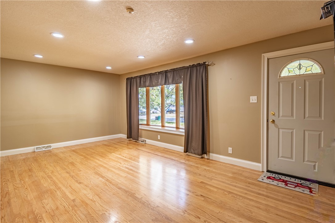 1487 East Dickinson Avenue Decatur, IL 62521 - Photo 3 of 24 Gallery Image 3