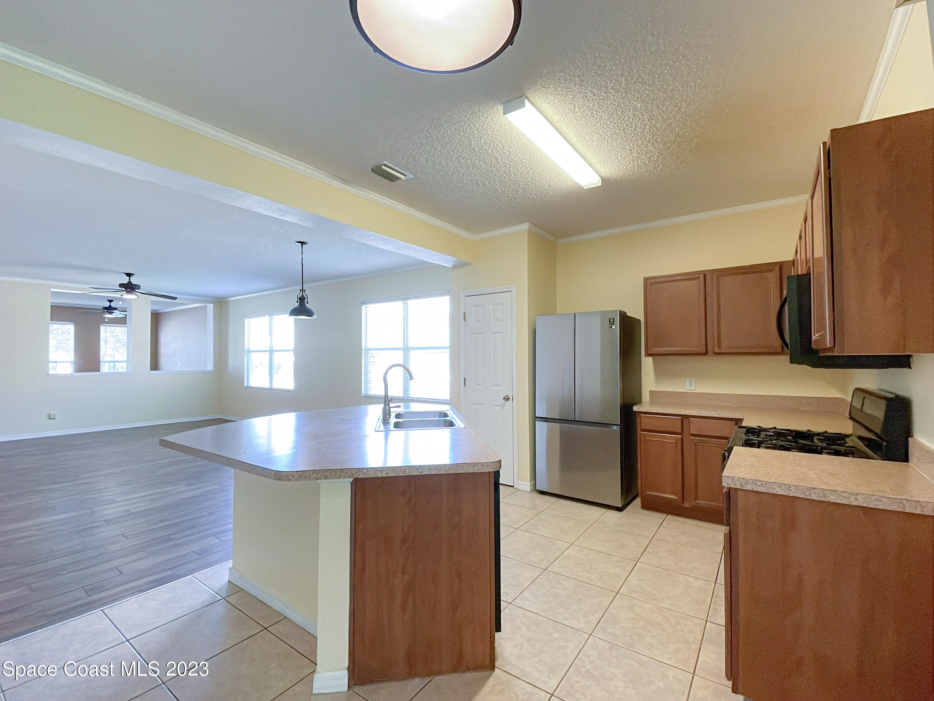 978 Riviera Point Drive Rockledge, FL 32955 - Photo 6 of 29 Kitchen
