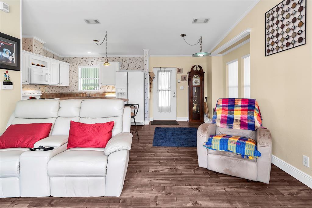 809 Putter Place Pompano Beach, FL 33069 - Photo 17 of 51 a living room with furniture and a wooden floor