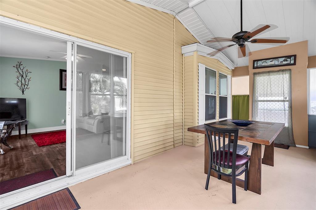 809 Putter Place Pompano Beach, FL 33069 - Photo 23 of 51 a view of a dining room with furniture