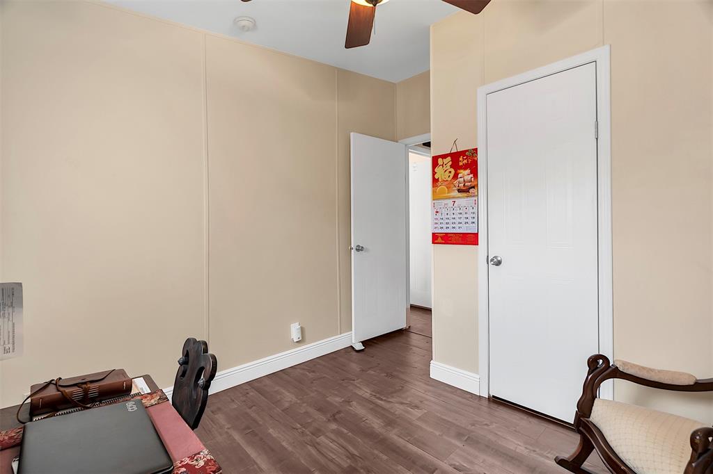 809 Putter Place Pompano Beach, FL 33069 - Photo 27 of 51 a view of a hallway with wooden floor