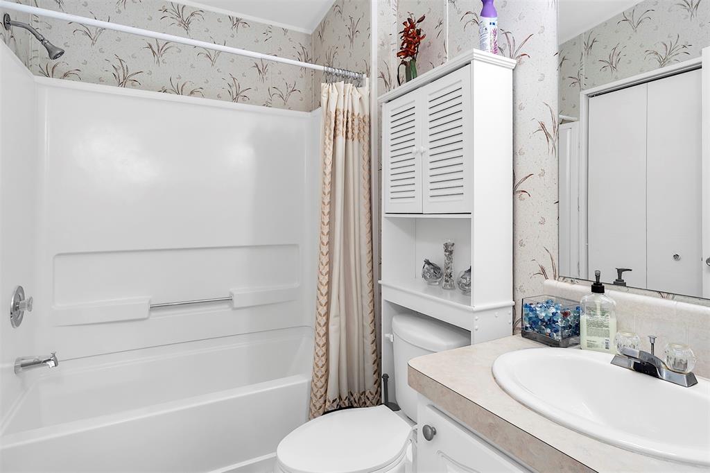 809 Putter Place Pompano Beach, FL 33069 - Photo 28 of 51 a bathroom with a sink a toilet and shower