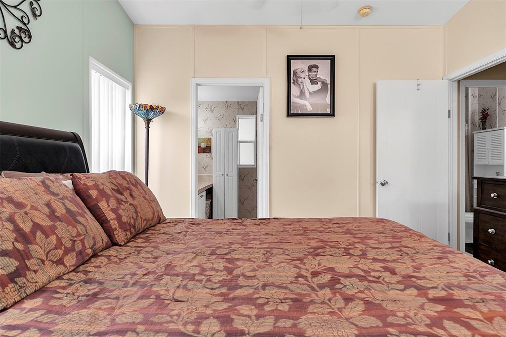 809 Putter Place Pompano Beach, FL 33069 - Photo 33 of 51 a bedroom with a large bed and a refrigerator