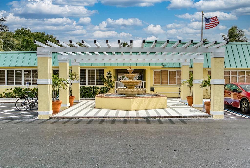 809 Putter Place Pompano Beach, FL 33069 - Photo 39 of 51 a view of a house with a swimming pool and sitting area