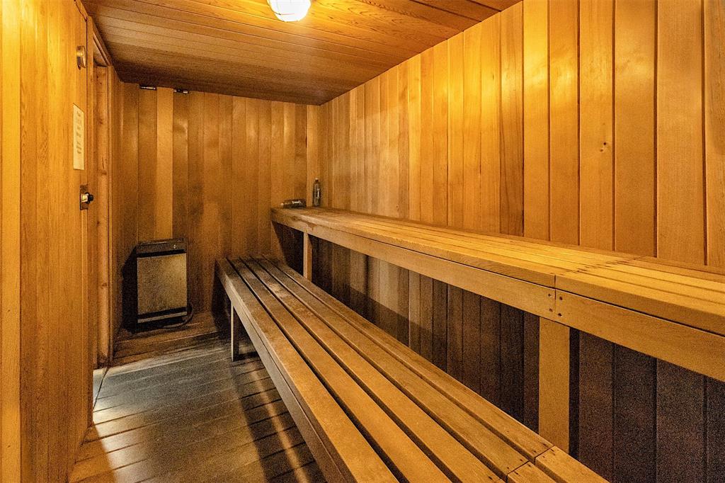 809 Putter Place Pompano Beach, FL 33069 - Photo 43 of 51 a view of a bathroom with a sink and a window