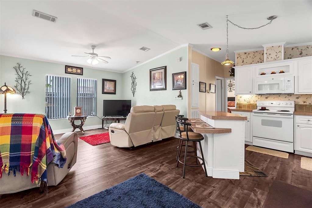 809 Putter Place Pompano Beach, FL 33069 - Photo 6 of 51 a living room with furniture and flat screen tv