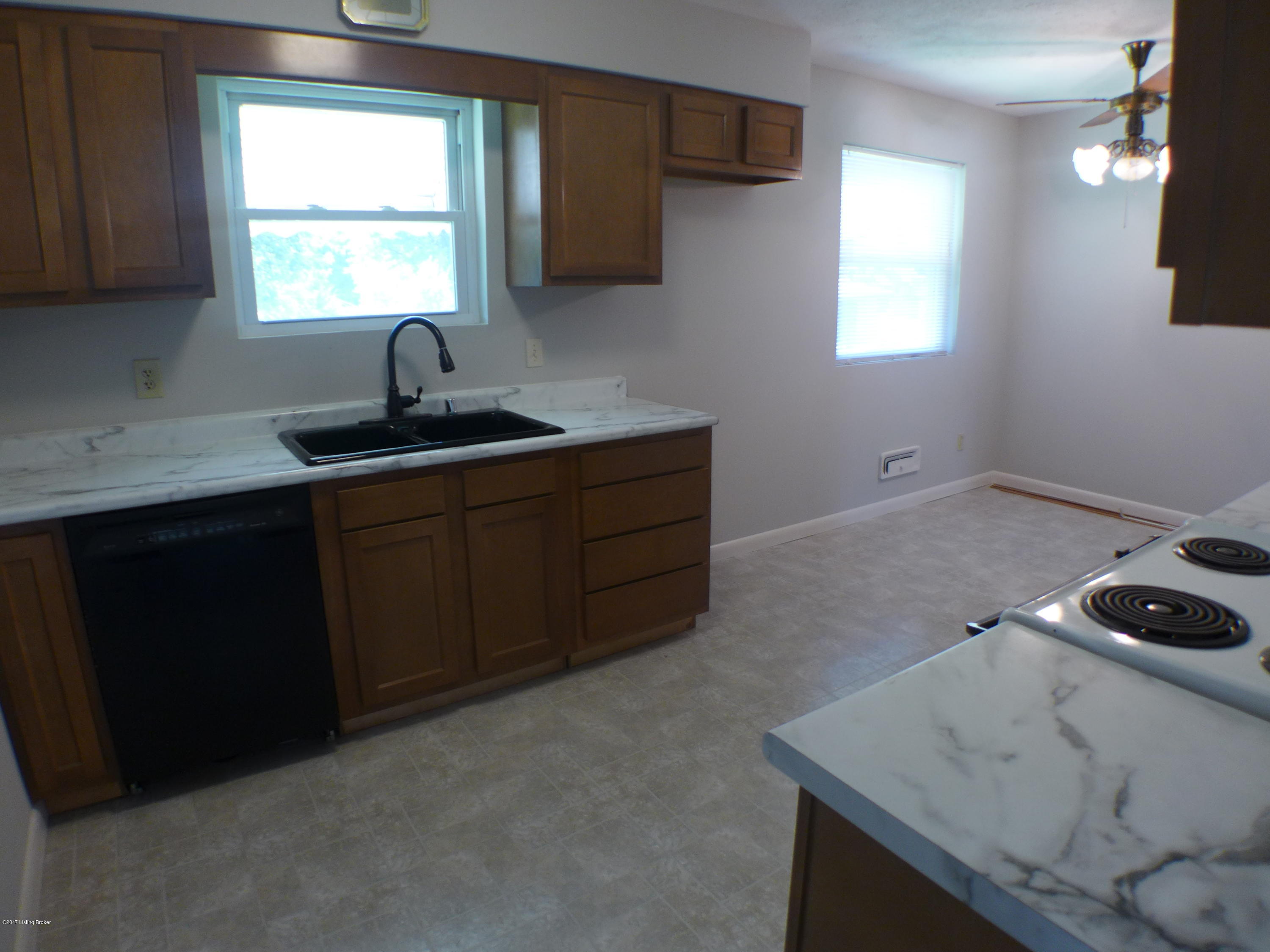 8308 Smithton Road Louisville, KY 40219 - Photo 5 of 25 P1030724