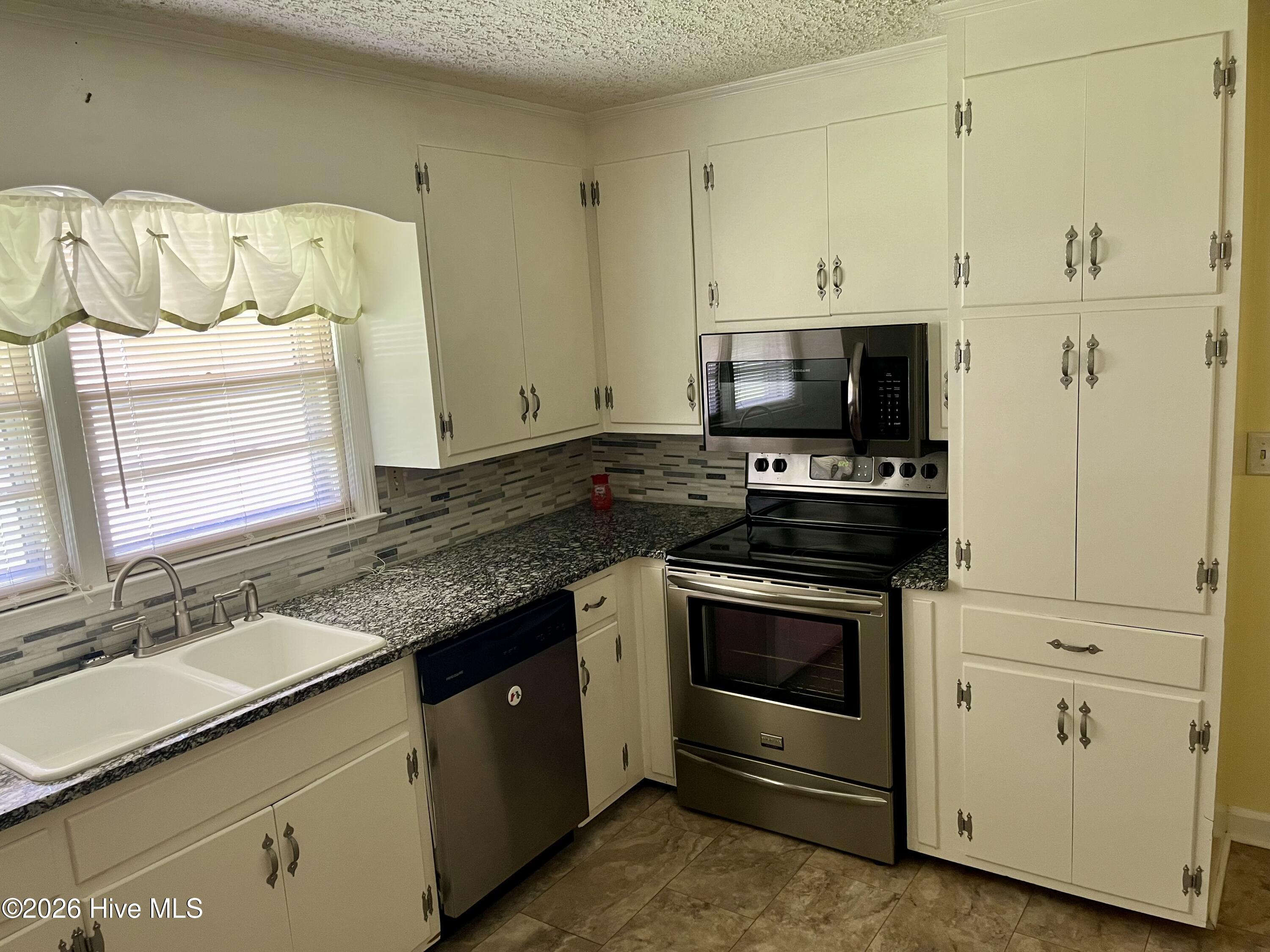 508 Main Street Pollocksville, NC 28573 - Photo 6 of 26
