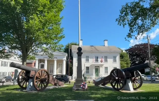 $2,000 | 14 Trumbull Street, Stonington, CT 06378