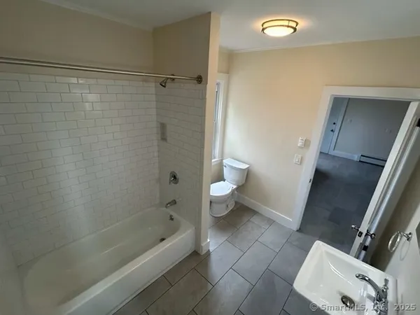 $2,450 | 14 Trumbull Street, Stonington, CT 06378