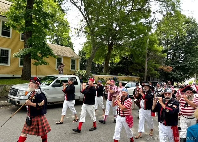 $2,000 | 14 Trumbull Street, Stonington, CT 06378