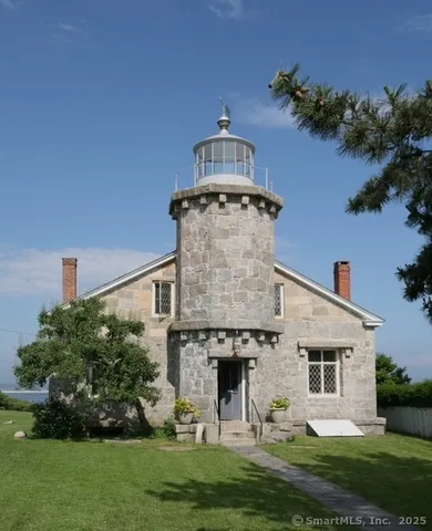 $2,000 | 14 Trumbull Street, Stonington, CT 06378