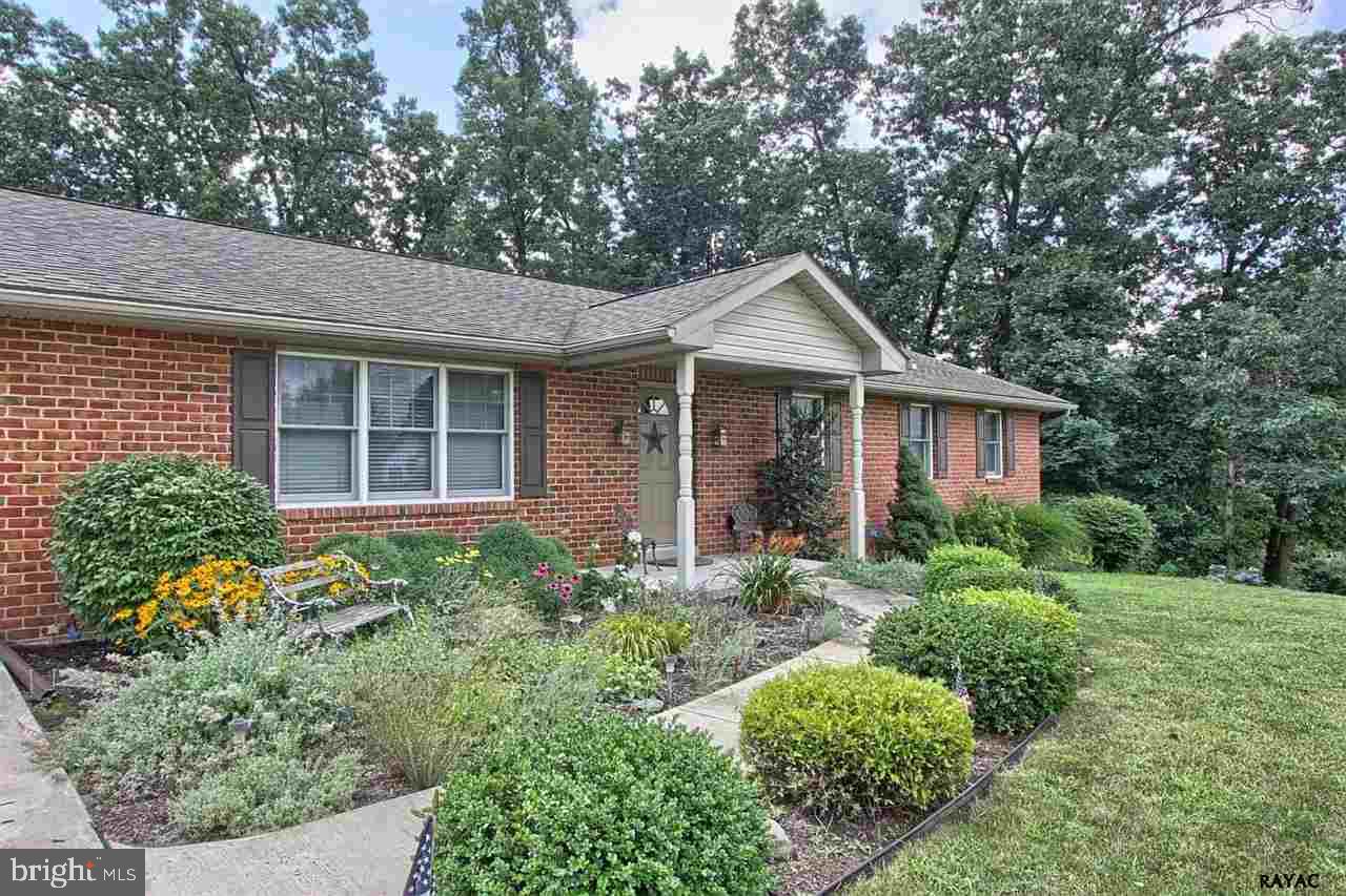 112 Chelsea Way York, PA 17406 - Photo 2 of 26 Gallery Image 2