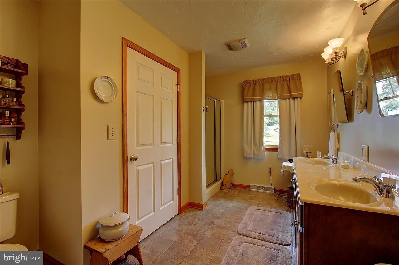 112 Chelsea Way York, PA 17406 - Photo 13 of 26 Gallery Image 13