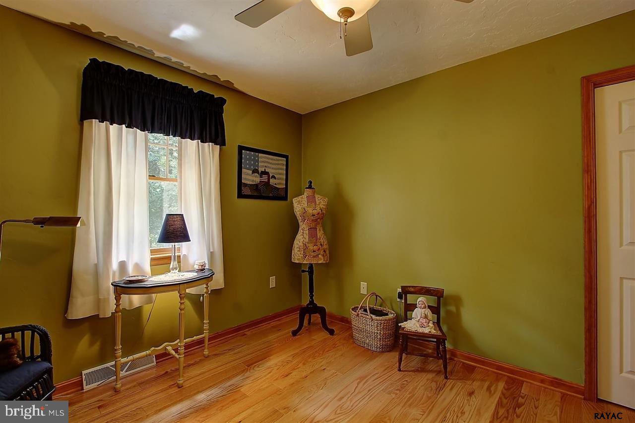 112 Chelsea Way York, PA 17406 - Photo 15 of 26 Gallery Image 15
