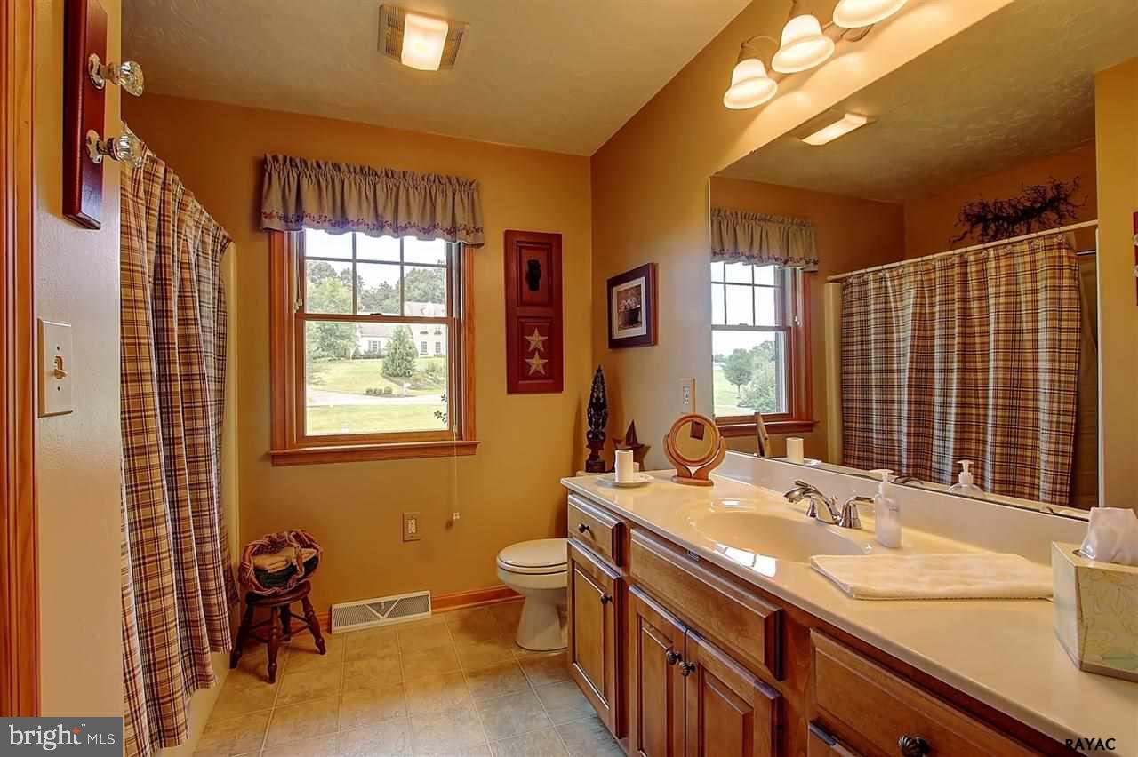 112 Chelsea Way York, PA 17406 - Photo 16 of 26 Gallery Image 16