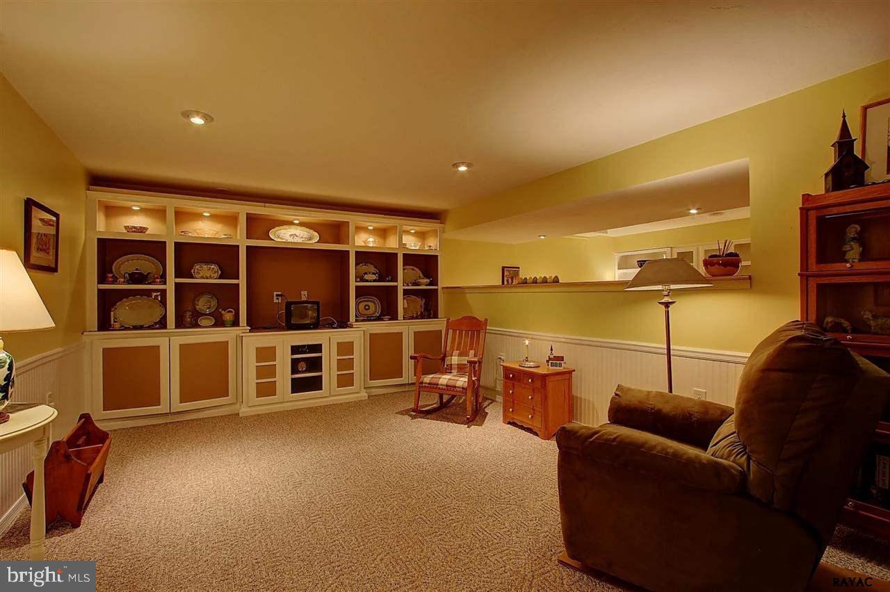 112 Chelsea Way York, PA 17406 - Photo 17 of 26 Gallery Image 17